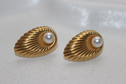 Pearl/Shell Earrings