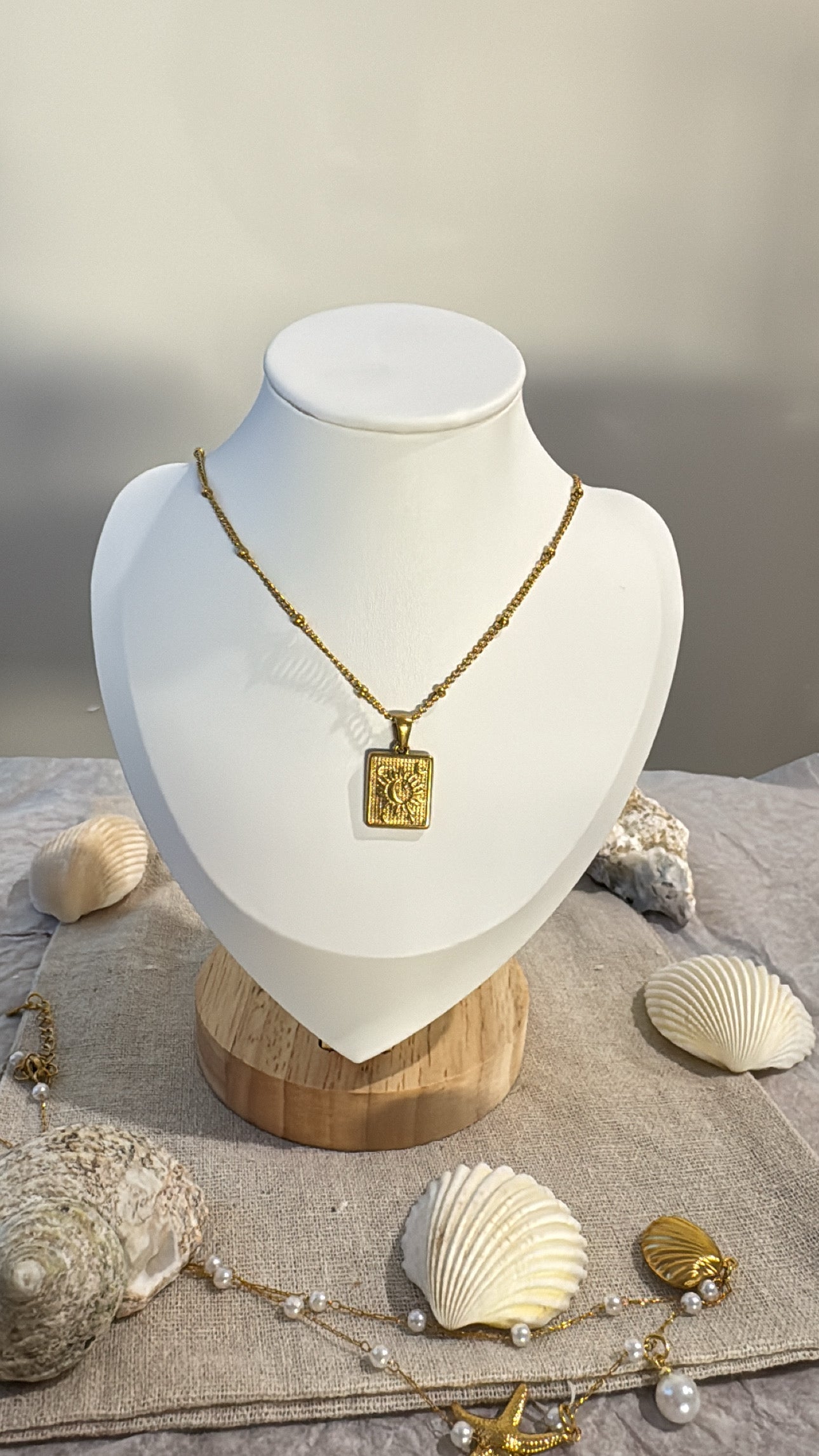 Vintage Style Moon & Sun Pendant Necklace