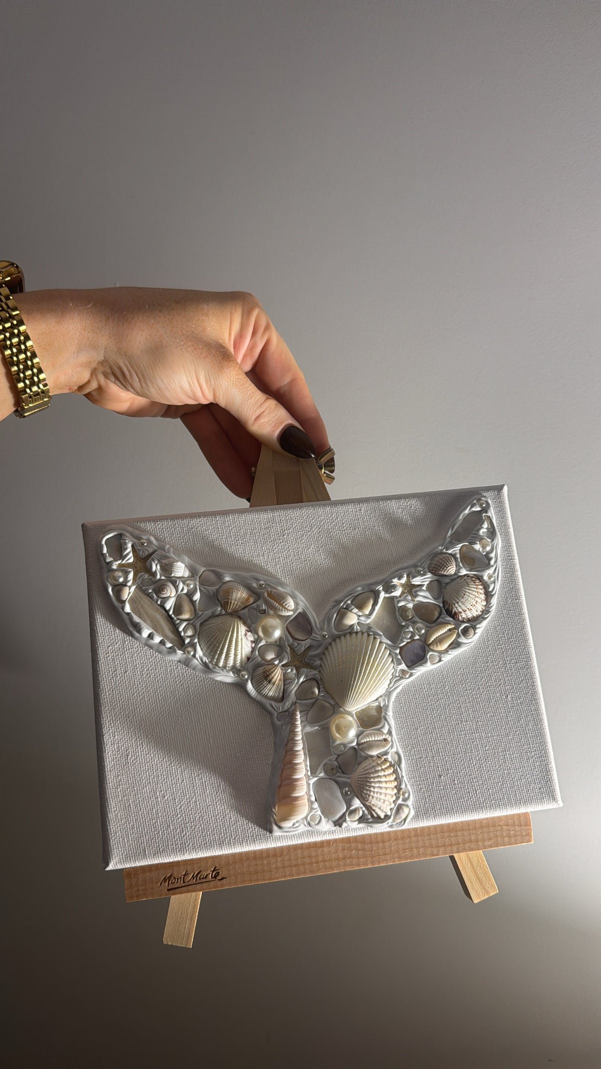 Neutral Whale Tail 🐋