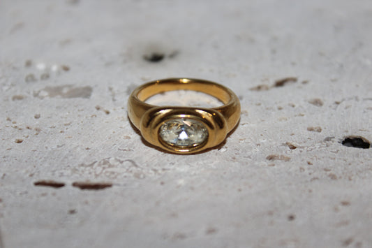 Gold Vintage Stone Ring