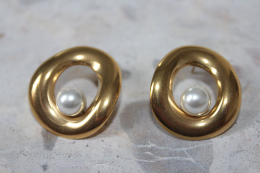 Hollow Pearl Earrings